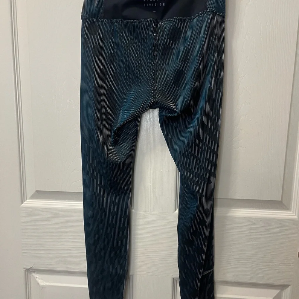 Nike Women’s Black‎ and Blue Running Division Leggings Sz Sm